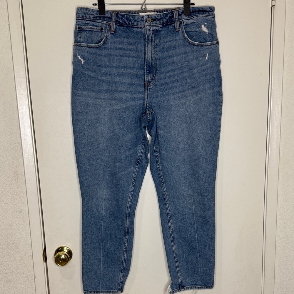 Abercrombie and Fitch Women's High-Rise Slim Straight Jeans in Medium Blue
